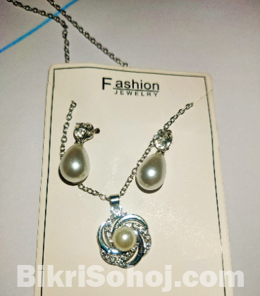 Pearl Earrings and  pearl Locket set